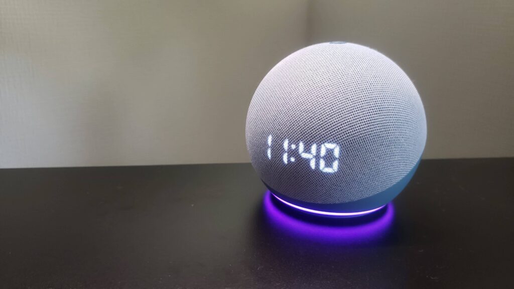 【Amazon Echo Dotレビュー】時計付きアレクサが超便利